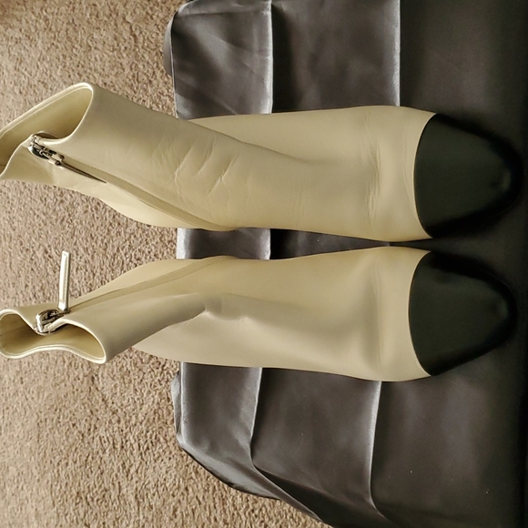 CHANEL Booties Authentic - Picture 3 of 6